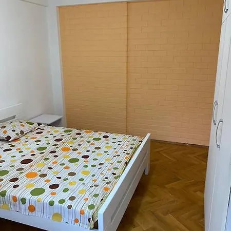 Spacious Family-friendly Apartment *